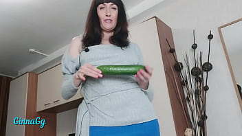 My Creamy Cunt Started Leaking From The Cucumber. Fisting And Squirting free video